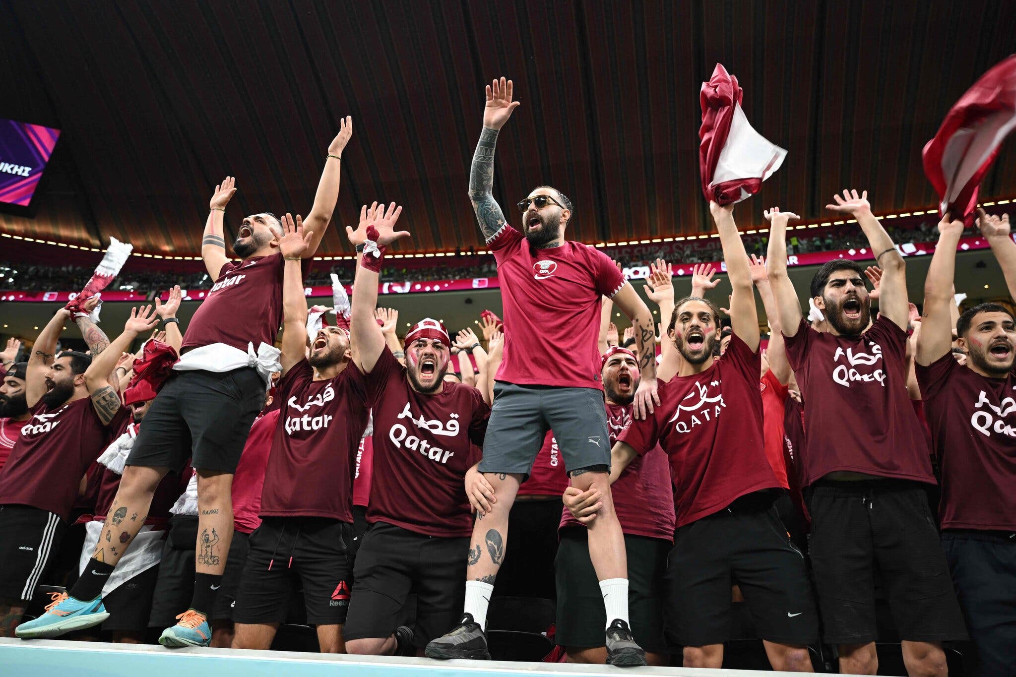 النيويورك تايمز: قطر استأجرت مشجعين وجماهير من لبنان