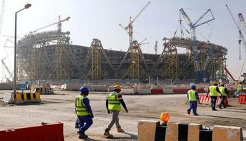 معظم شكاوى العمال المهاجرين في قطر تتعلق بأجور غير مدفوعة