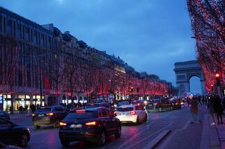 باريس إلى إجراءات تقنين في الكهرباء