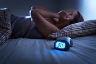 دراسة: قلة النوم قد تؤدي إلى تراكم دهون البطن غير الصحية