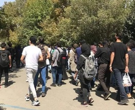 إيران.. ضباط الأمن يعتقلون عشرات الطلاب في جامعة الشريف