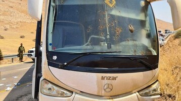 إصابة 4 إسرائيليين بإطلاق نار على حافلة قرب غور الأردن