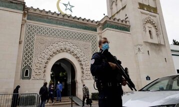 زعيمة اليمين المتطرف في فرنسا تطالب بإغلاق المزيد من المساجد