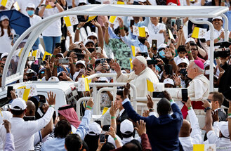 البحرين.. البابا فرنسيس يترأس قداسا بحضور عشرات الآلاف