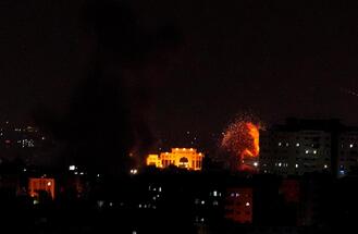 غارات إسرائيلية على غزة بعد إطلاق صاروخ من القطاع