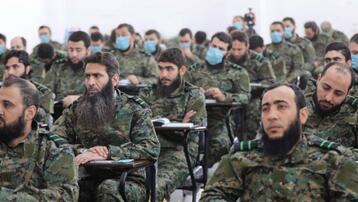 بحضور الجولاني.. تخريج الدورة الأولى من الكلية العسكرية في إدلب