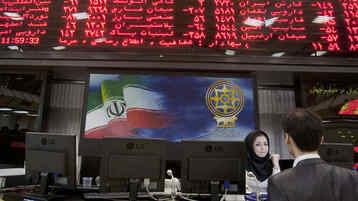 أسواق الصرف في إيران تشهد شللاً تاماً في التعاملات
