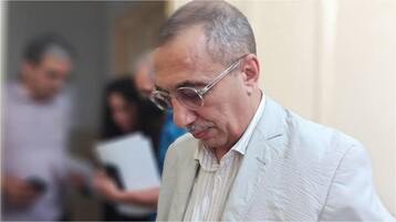 صحفي جزائري يسجن لست سنوات.. ويُغرّم بـ3 تهم