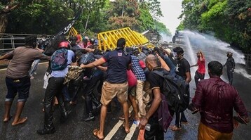 سريلانكا.. آلاف المتظاهرين يقتحمون مقر إقامة الرئيس
