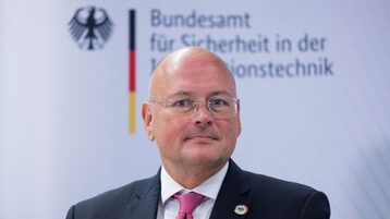 رئيس الأمن السيبراني في ألمانيا يواجه الطرد