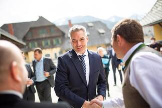Austrian chancellor to meet Vladimir Putin in Moscow