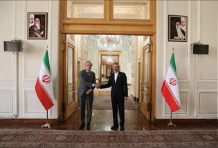 مبعوث الاتحاد الأوروبي بشأن النووي في طهران بالتزامن مع زيارة أمير قطر