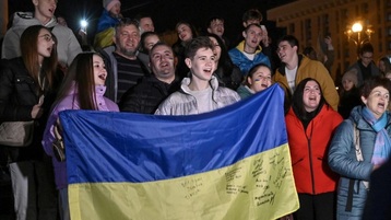 Liberation of Kherson sparks outpouring of joy and tears in Kyiv