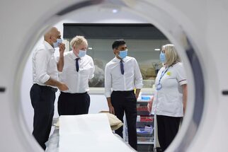 New blow to Boris Johnson: British health and finance ministers resign
