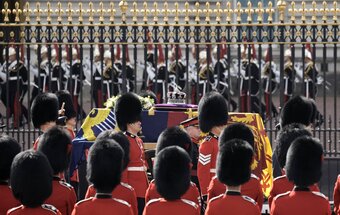 Chinese officials ‘prevented from attending queen’s lying in state’