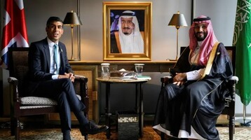 لقاء يجمع ولي العهد السعودي ورئيس الوزراء البريطاني
