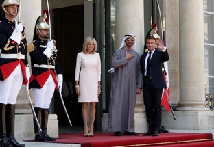 President Macron receives UAE President at Élysée Palace