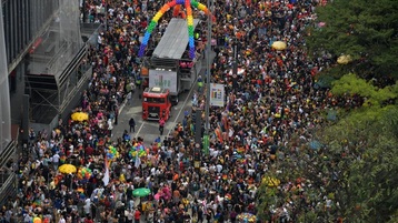 موكب المثليين في ساو باولو يدعو للتصويت 