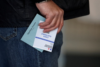 الفرنسيون يصوتون في الدورة الثانية من الانتخابات البرلمانية