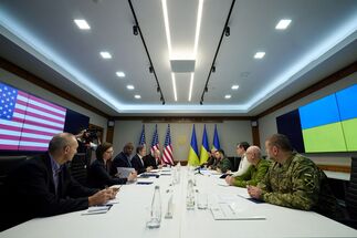 واشنطن تكثف مساعداتها العسكرية لأوكرانيا خلال أول زيارة رسمية منذ الغزو