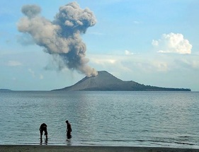 إندونيسيا ترفع مستوى التأهب بسبب بركان كراكاتوا