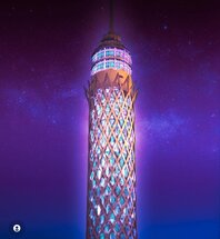 ألوان زاهية تطفو على برج القاهرة التاريخي