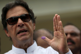 Pakistani police arrest former Pakistani Prime Minister Imran Khan, after the court sentenced, three years in prison!