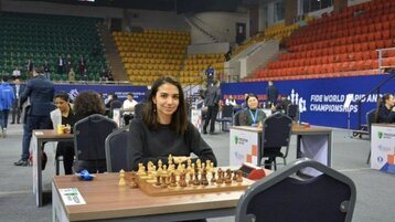 لاعبة شطرنج تُشارك بدورة دولية دون حجاب.. مُتحدية طهران