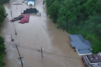 ارتفاع عدد ضحايا الفيضانات إلى 16 في ولاية كنتاكي الأمريكية