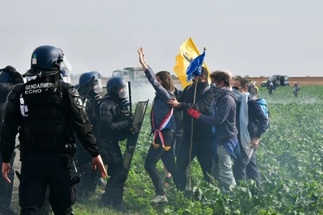 مواجهات عنيفة بين الشرطة الفرنسية ومحتجين بيئيين