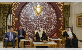 البحرين.. الملك يستقبل وزير الخارجية الروسي