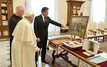 بارزاني يهدي البابا فرنسيس 