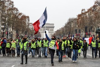 النقابات الفرنسية تحشد للاحتجاجات قبيل صدور قرار نظام التقاعد