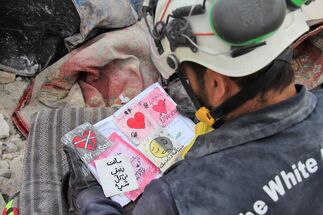 مذكرات طفلة سورية تخرج من تحت الأنقاض لتروي