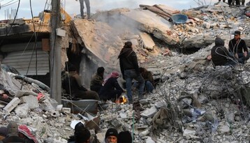 الصليب الأحمر: مساعدات لأكثر من 30 ألف سوري تضرر من الزلزال