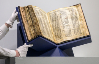 أقدم مخطوطة للكتاب المقدس اليهودي تباع بمبلغ قياسي