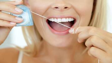 عادات خاطئة قد تدمر أسنانك.. فما هي؟