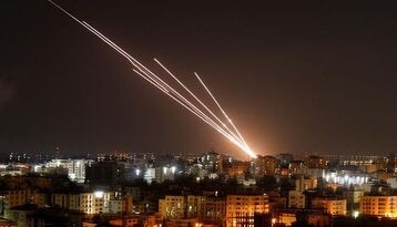 رداً على عملية نابلس.. غزة تطلق 6 صواريخ على إسرائيل والأخيرة ترد (فيديوهات)