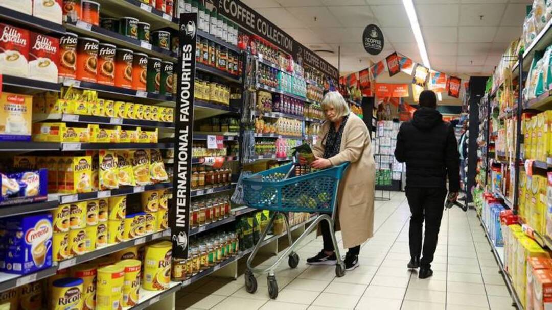 بريطانيا تدرس خططا لكبح أسعار السلع الغذائية الأساسية
