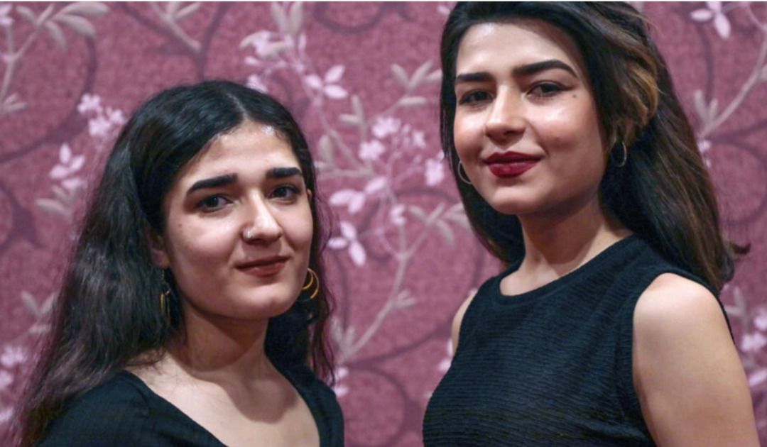 شقيقتان سوريتان في إربيل ترويان بموسيقاهما معاناة الأكراد