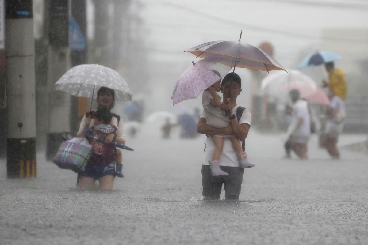 أمطار غزيرة في اليابان وتوجيهات لمئات آلاف السكان لإخلاء منازلهم