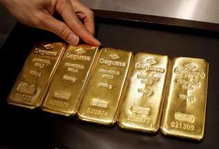 الذهب يرتفع مع انخفاض الدولار وترقب بيانات اقتصادية