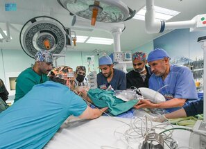فصل التوأم السيامي السوري يحقق نجاحًا كبيرًا في الرياض بجهود فريق جراحي سعودي