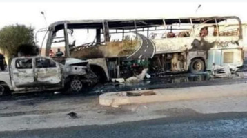 مأساة مرورية في الجزائر: 34 قتيلًا و9 جرحى جنوبًا بتصادم حافلة وسيارة واندلاع حريق
