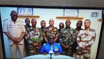 النيجر يعيش حالة قلق بعد إعلان جيش الولاء لقوات الدفاع والأمن وعزل الرئيس بازوم