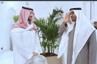 صور وزير دفاع السعودي ومحمد بن زايد في الإمارات في تقديم واجب العزاء في وفاة سعيد بن زايد.
