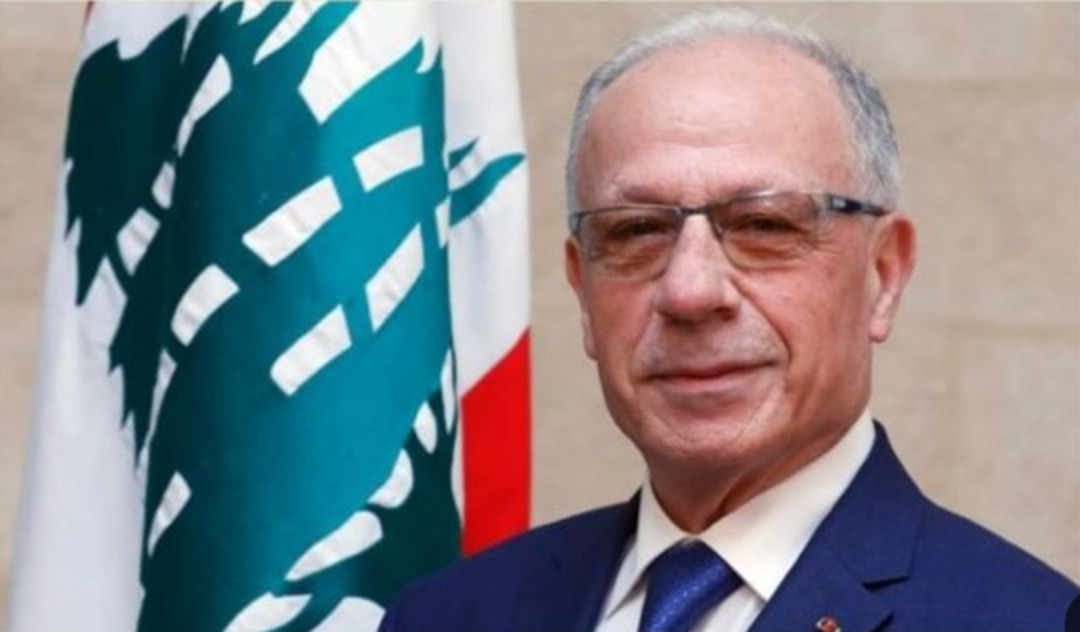محاولة اغتيال وزير الدفاع اللبناني في إطلاق نار بسيارته
