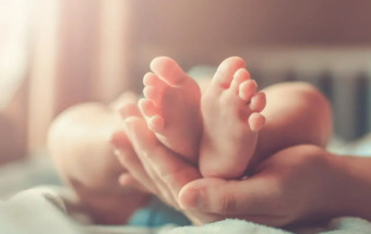 دراسة: إنجاب الأطفال وتأثيره على رفاهية الأمهات