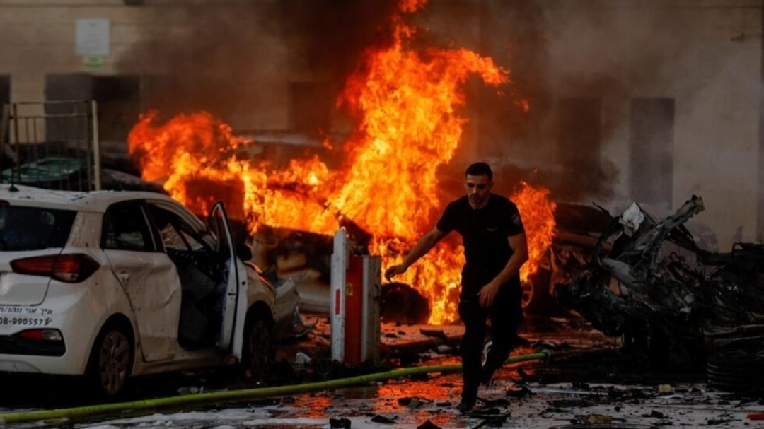 مقتل ثلاثة بغارة إسرائيلية على سيارة في لبنان.. ونجاة مسؤول بـ