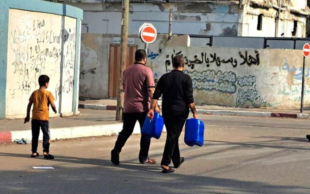 تفاقم مأساة نقص المياه في قطاع غزة.. سكان المنطقة يعانون من مياه ملوثة وقلة الإمدادات